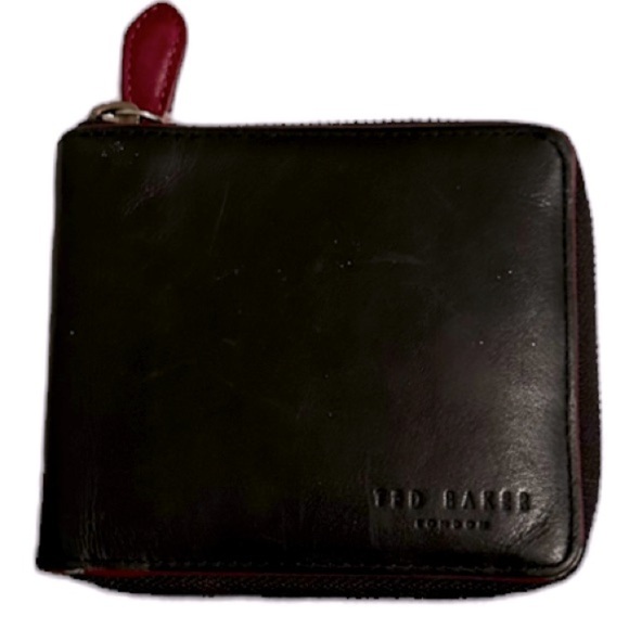 Ted Baker Black Leather, Bifold Zip Around Wallet, Striking Black & Red Interior - Picture 3 of 16